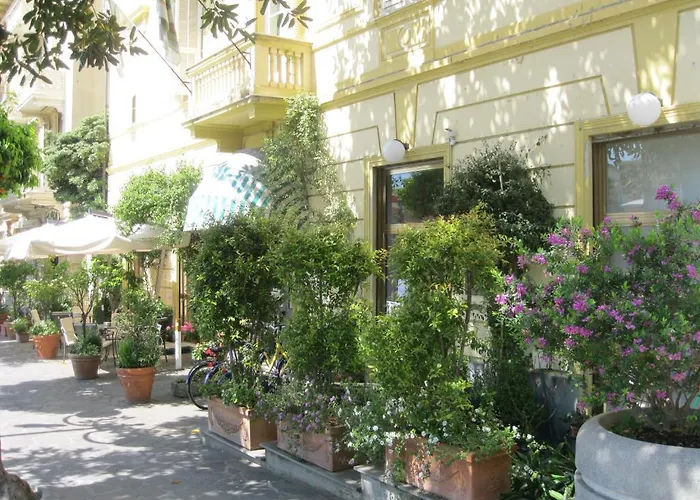 Отель Miramare 3*